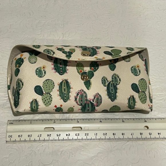 H&M Southwest Cactus Print Soft Faux Leather Eyeglasses Sunglasses Case Medium - Picture 2 of 7